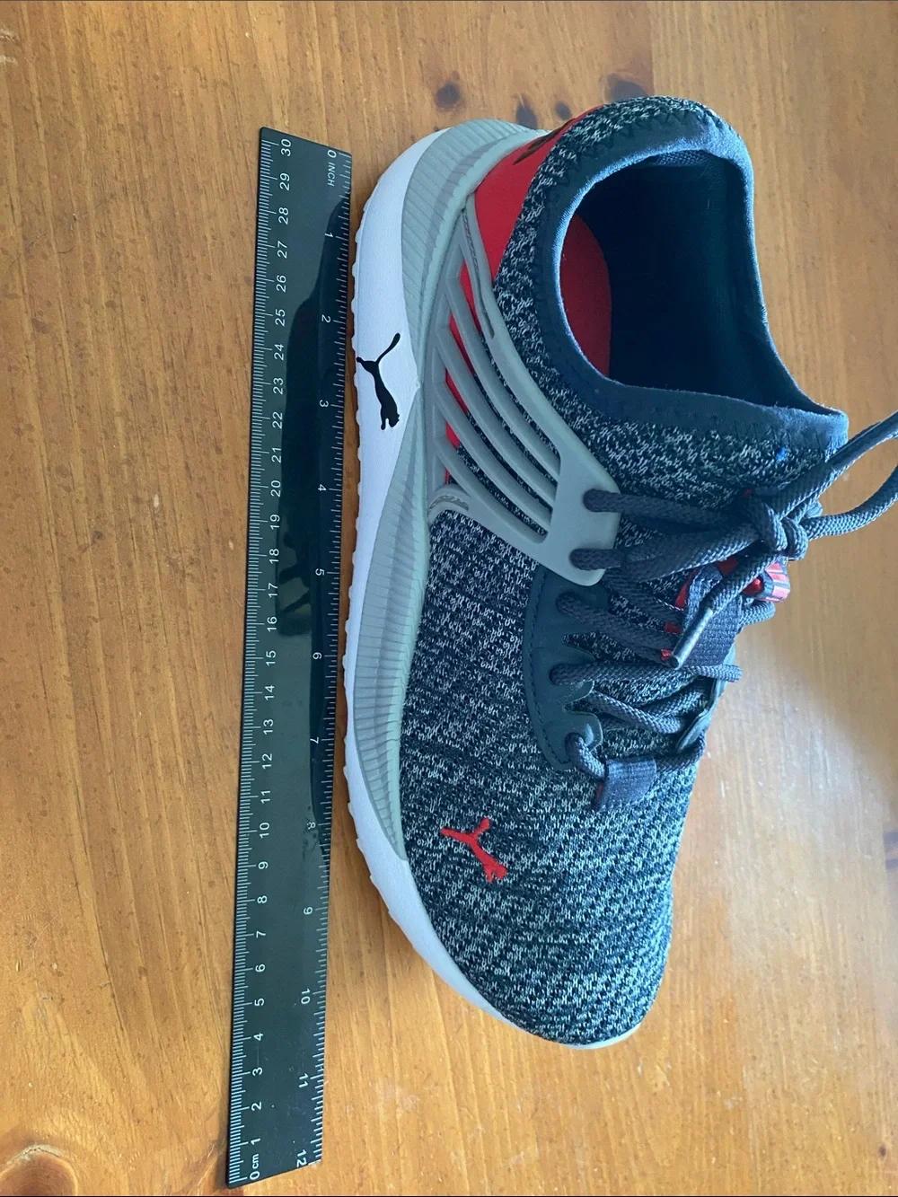 Puma Pacer Men's Black and Red Knit Athletic Sneakers Baketball Like New